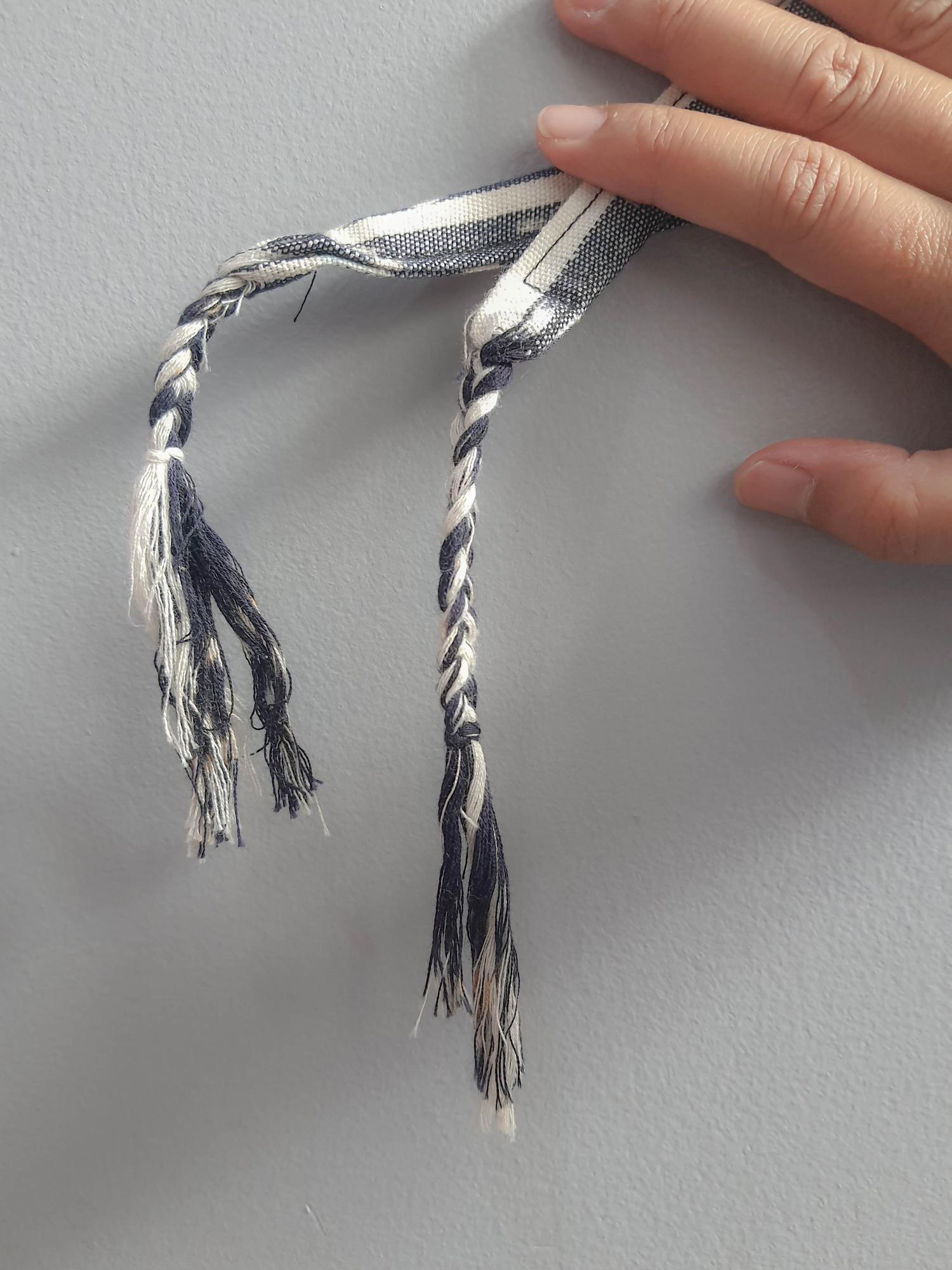 Dettaglio punto nodino su foulard
